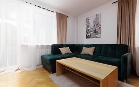 Park Szczytnicki 2-Bedroom Apartment by BookingHost